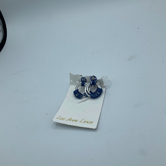 “HANDMADE” SILVER AND BLUE HOOP STYLE PIERCED EARRINGS BY LEE ANN LYNN. - Picture 2 of 7